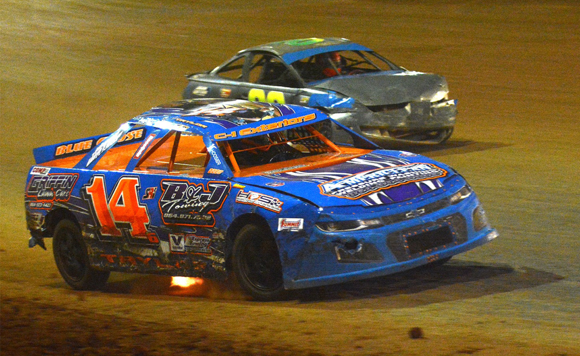 Wayne Taylor races Jonathan Sarratt